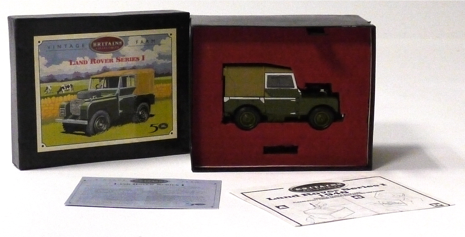 Britains No.08735 Land Rover Series 1, dark green, olive plastic tilt, comes complete with wooden