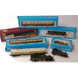 Airfix/GMR OO Gauge GWR Locomotives and Coaching Stock, comprising 'Caerphilly Castle' no 4073,