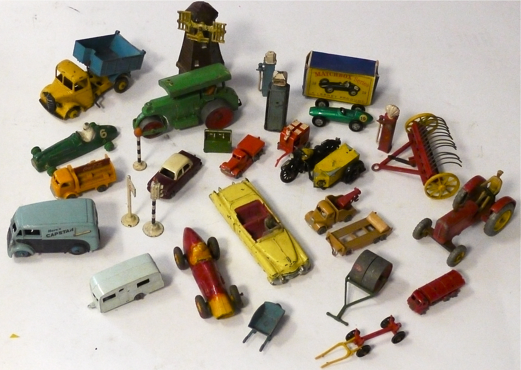 Dinky & Matchbox, cars, agricultural and commercial vehicles, including boxed Matchbox 19 Aston