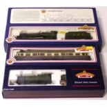 Bachmann OO Gauge GWR Locomotives and Coach, comprising 'Bradley Manor' no 7802, Collett 0-6-0 no