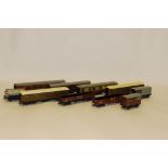 Hornby-Dublo OO Gauge 3-rail Coaching Stock, including Gresley 'teaks' (6) and BR (3), Pullman