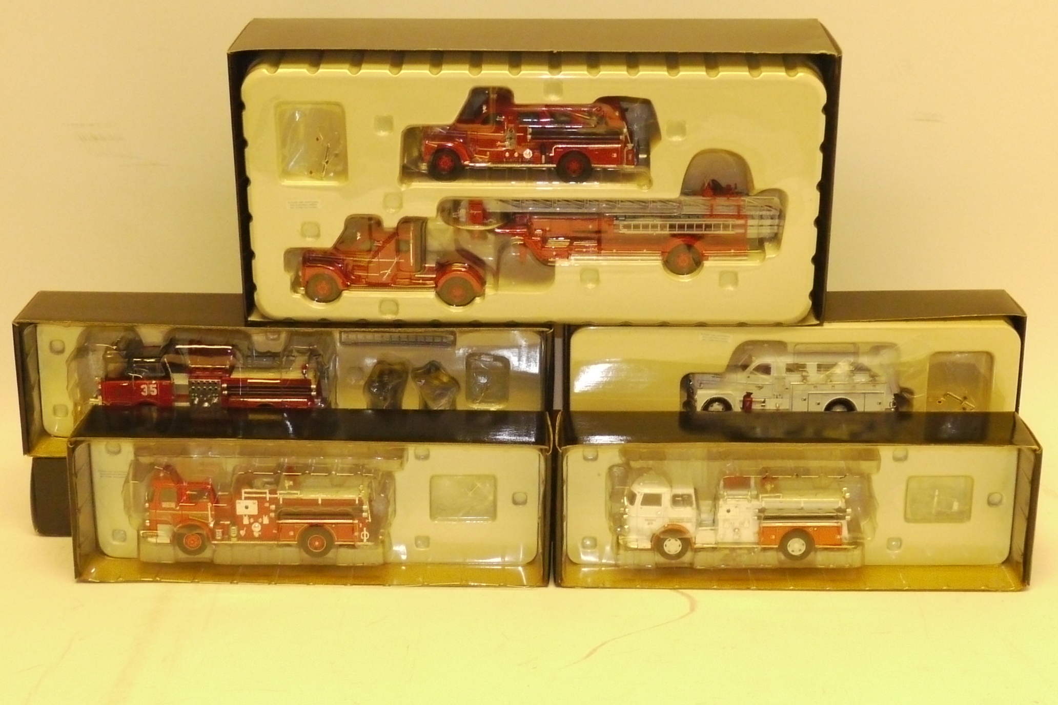 Corgi Heroes Under Fire, boxed collection comprising seventeen 1:50 scale examples including a