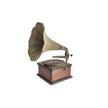 Horn gramophone, un-named: with massive double-spring motor, straight tapered ton-arm, late HMV