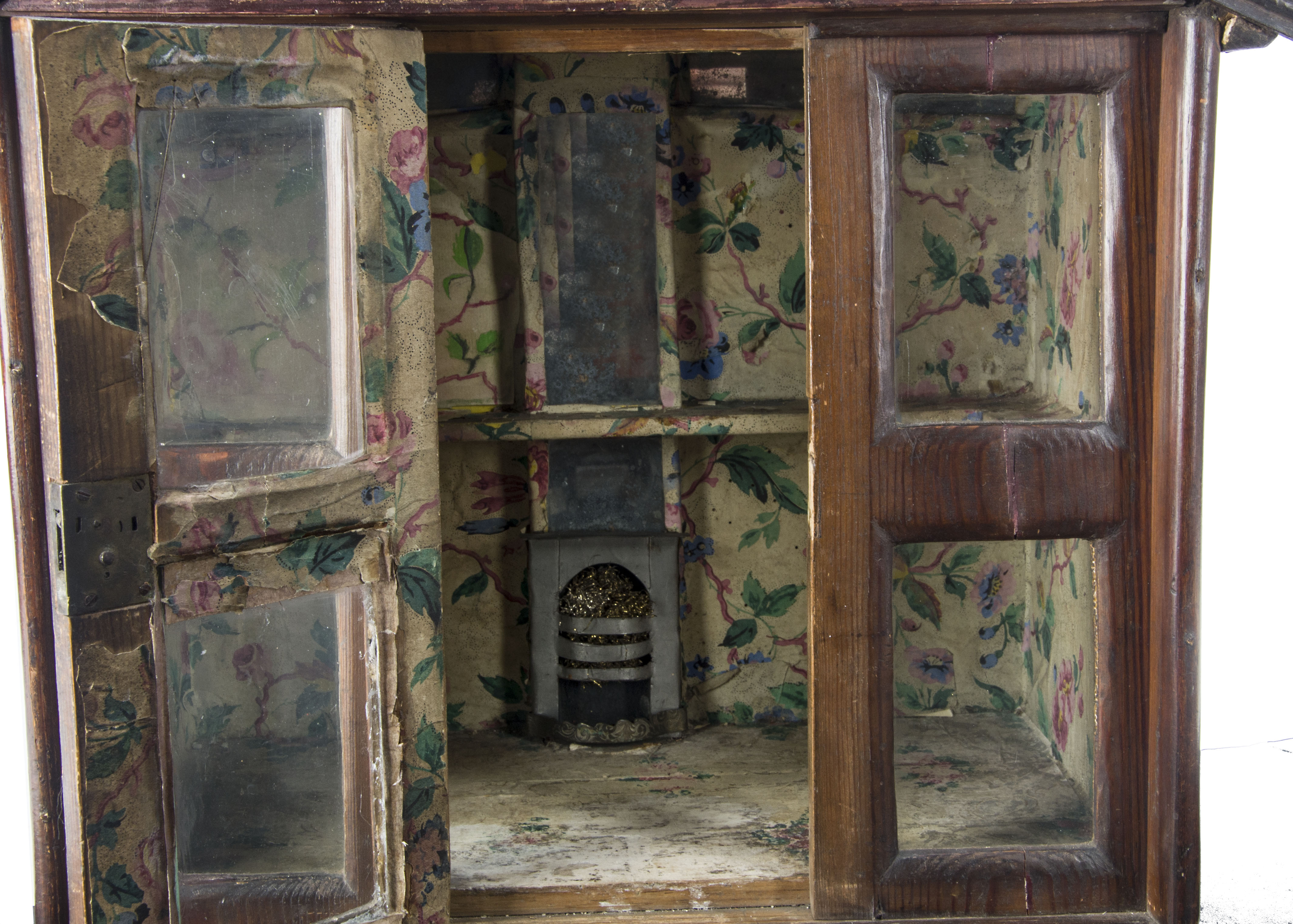 An early small dolls’ cupboard house 1820-30s, the brick painted roof and sides with two chimney - Image 2 of 2