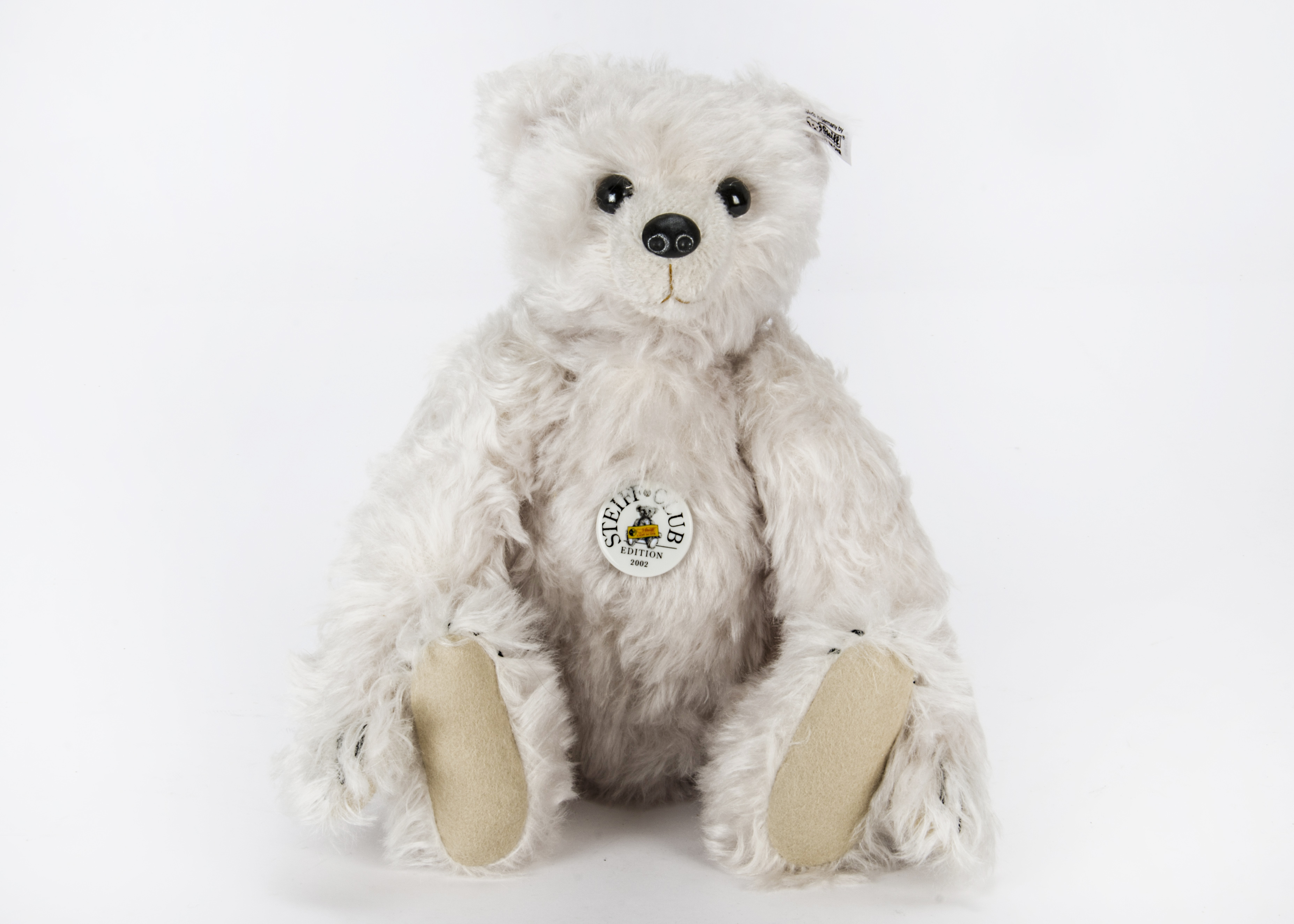 A Steiff Club Edition Bear 28 PB 2002/2003, 3831 for the year, in original box with certificate