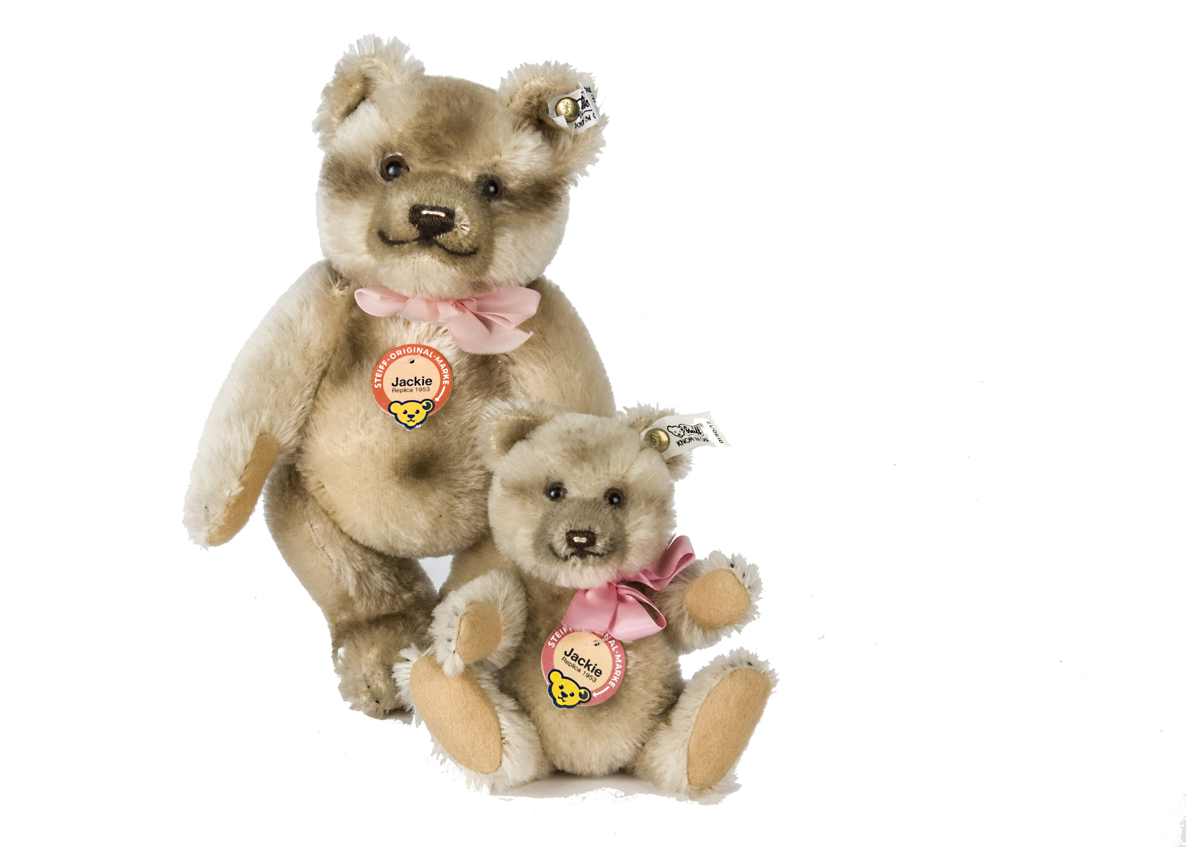 Two Steiff Limited Edition Jackie teddy bears: the larger 2707 of 10000, 1986 and 17cm. 4099 of