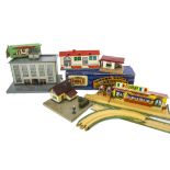 Assorted Tinplate and Other H0 Gauge Buildings and Accessories, including a Station Hall in grey/