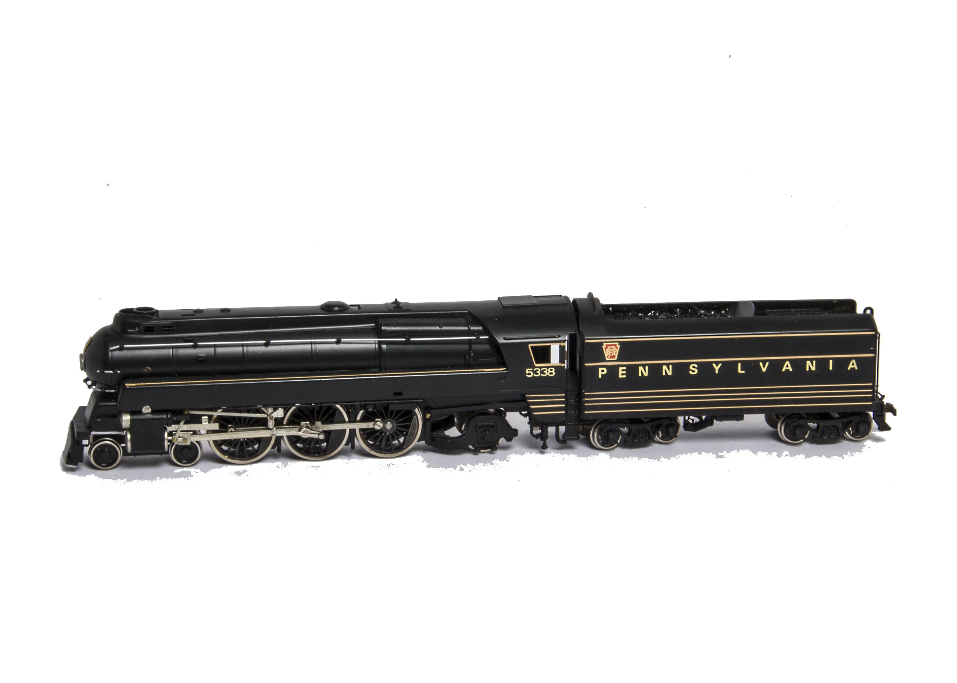 An H0 Gauge Pennsylvania RR streamlined 4-6-2 Locomotive and Tender by Alco Models, in gold-lined