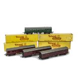 Tri-ang TT Gauge BR red and green Suburban coaches with squared windows, T131 green Brake/2nd, T81