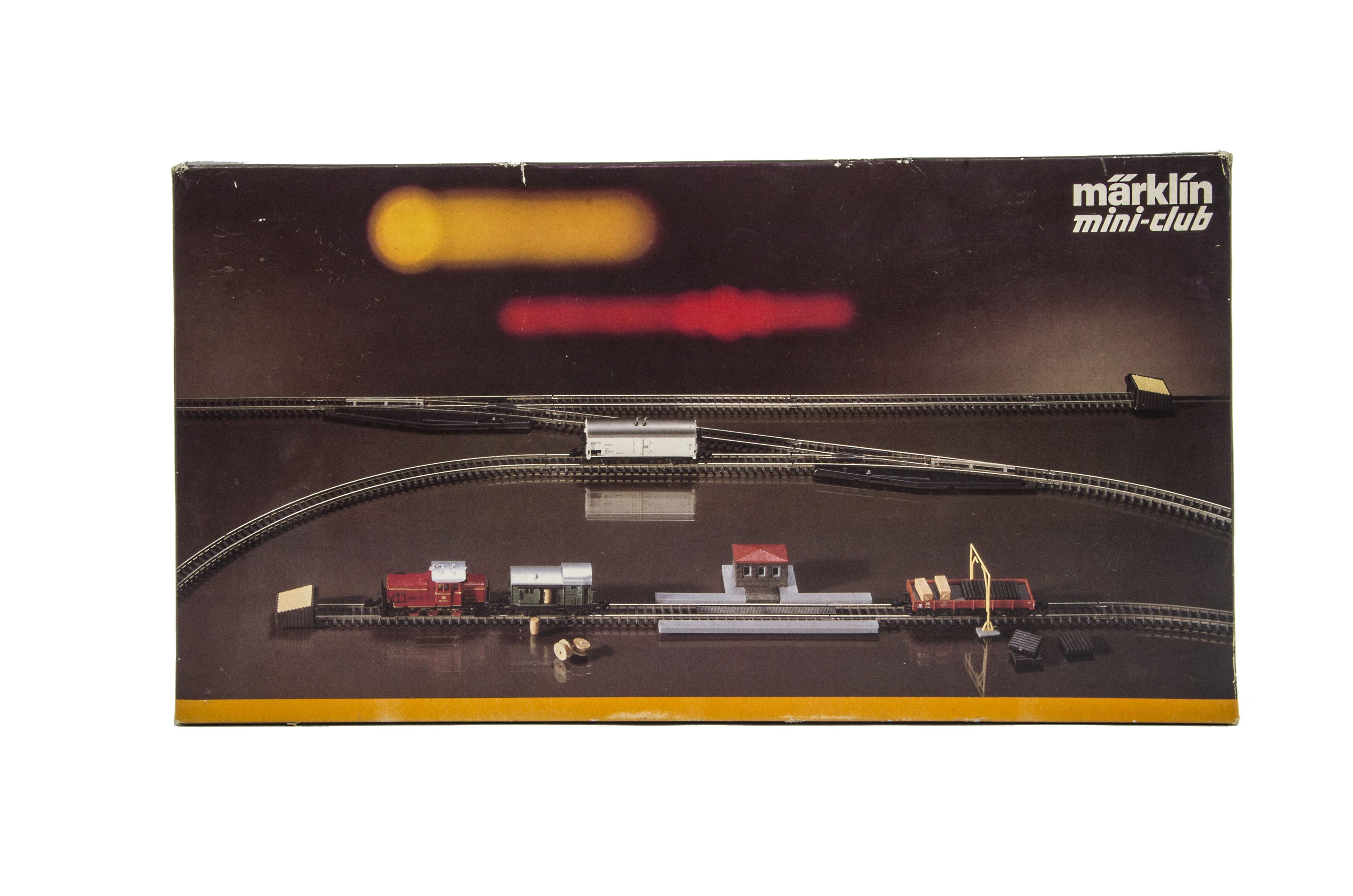 Märklin Mini-Club Z Gauge Starter Set, 8167 comprising maroon 0-6-0 Diesel Shunter, three trucks,