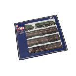 Lima 00 Gauge Golden Series Australian Set, comprising green 38 4-6-2 Locomotive and tender and