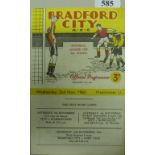 1960/1961 Bradford City v Manchester Utd, a programme from the Football League game on 02/11/1960