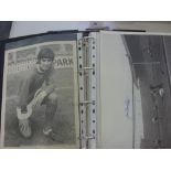 Manchester Utd, a collection of autographed material to include older press photographs siged by