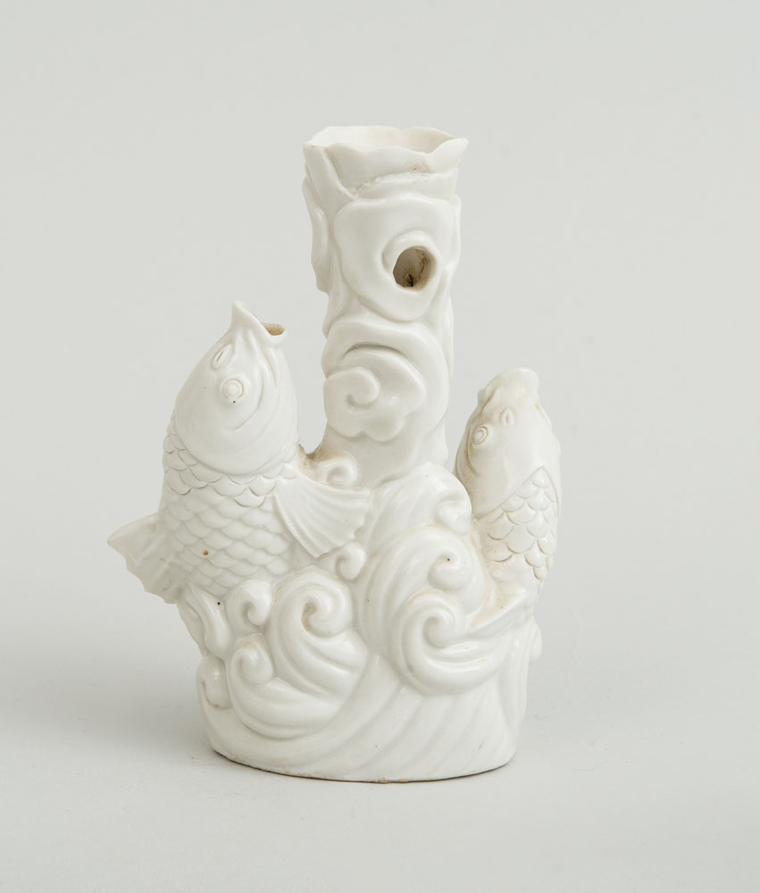 CHINESE IVORY-GLAZED PORCELAIN VASE AND A GLAZED BAMBOO VASE - Image 4 of 7