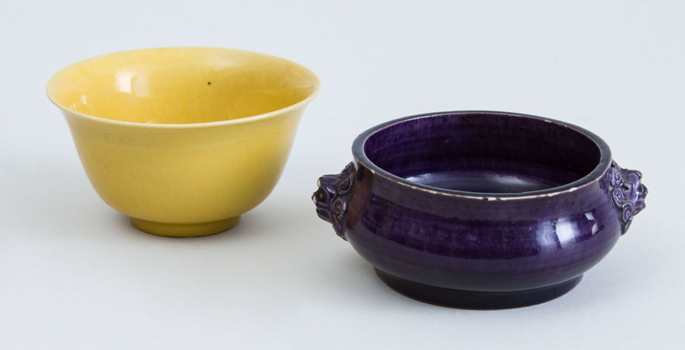 CHINESE ARCHAISTIC AUBERGINE-GLAZED PORCELAIN CENSER AND A CHINESE PORCELAIN YELLOW-GLAZED BOWL - Image 2 of 4