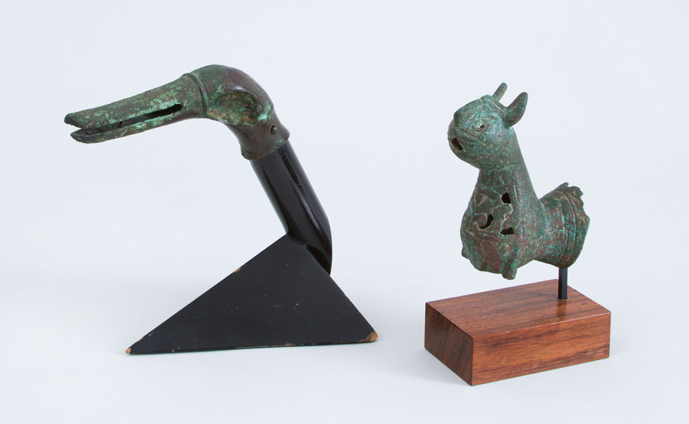 EGYPTIAN BRONZE DUCK HEAD HANDLE AND A BRONZE FIGURE OF A FELINE - Image 2 of 5