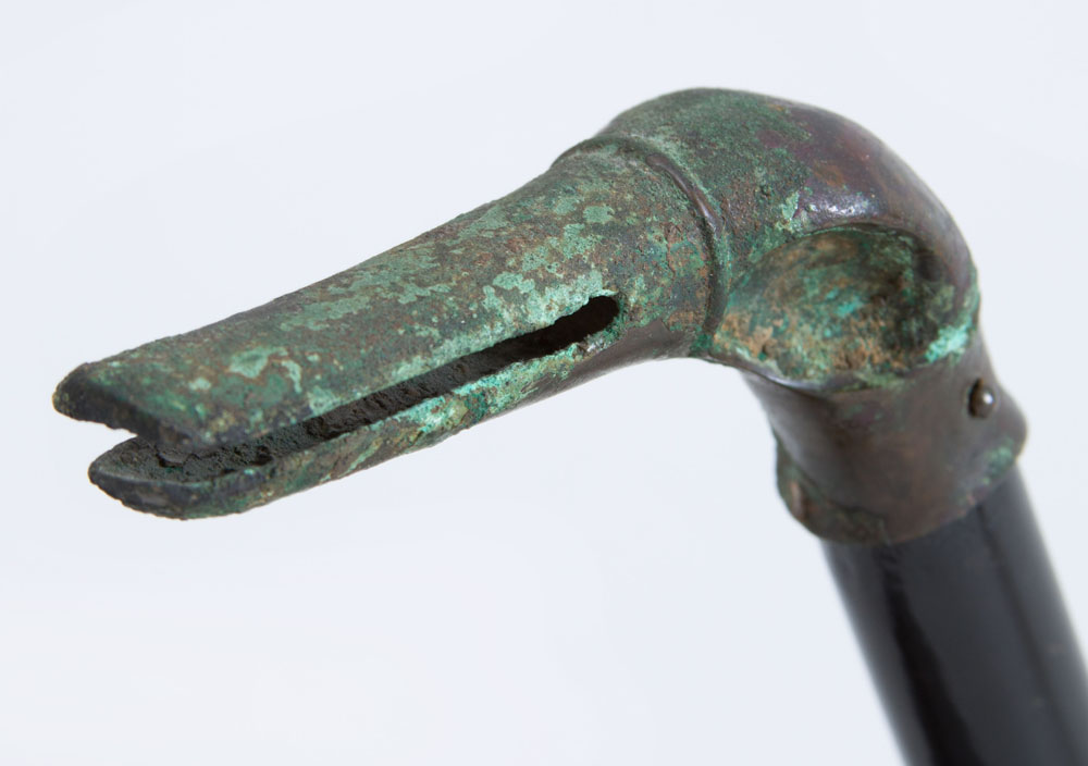 EGYPTIAN BRONZE DUCK HEAD HANDLE AND A BRONZE FIGURE OF A FELINE - Image 3 of 5