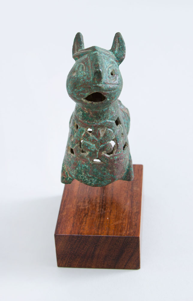 EGYPTIAN BRONZE DUCK HEAD HANDLE AND A BRONZE FIGURE OF A FELINE - Image 4 of 5