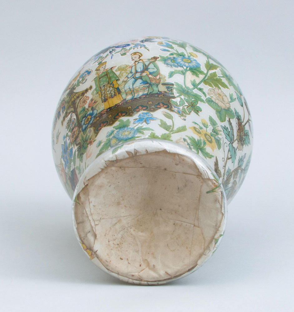 PAIR OF DECOUPAGED BALUSTER-FORM JARS AND COVERS - Image 6 of 6