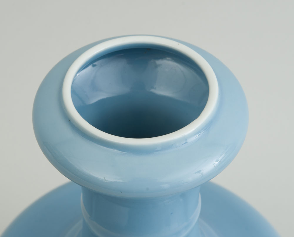 PAIR OF CHINESE YELLOW-GLAZED PORCELAIN FOOTED BOWLS AND A ROBIN'S EGG BLUE-GLAZED VASE - Image 4 of 7