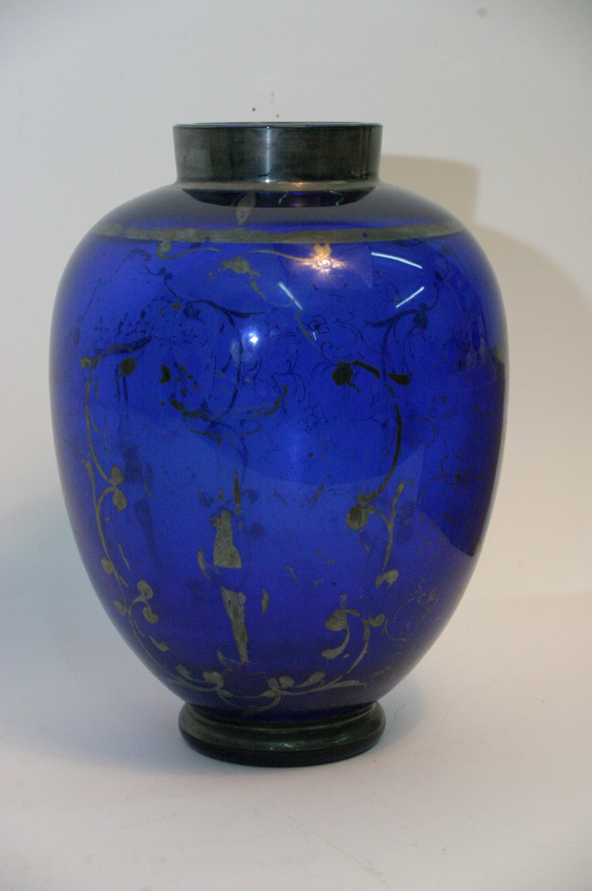 An early 20th century Scandinavian glass vase with - Bild 3 aus 4