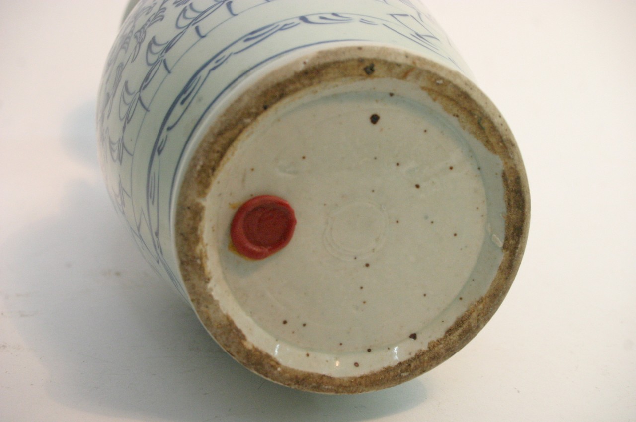 A Chinese blue and white vase with blue scrolled d - Image 5 of 8