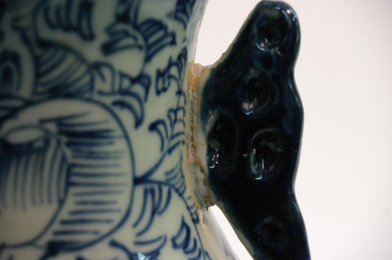 A Chinese blue and white vase with blue scrolled d - Image 6 of 8