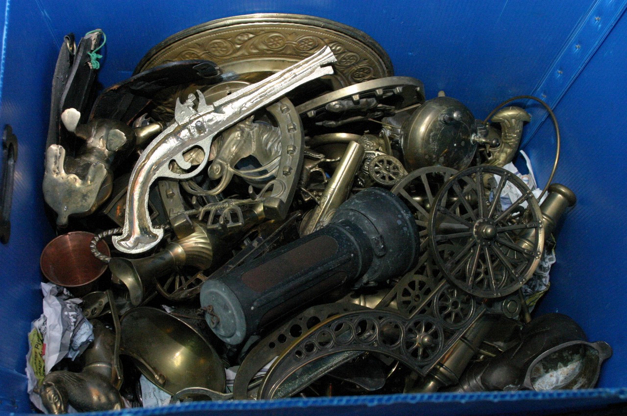 A very large box of assorted brassware items