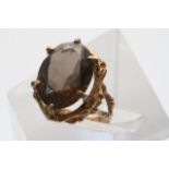 A ladies 9ct cocktail ring with Quartz stone