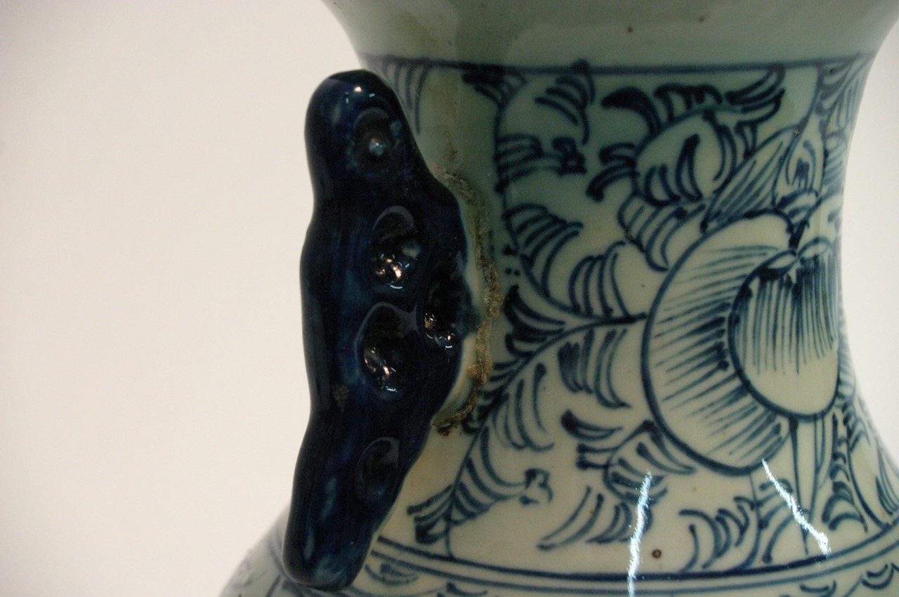 A Chinese blue and white vase with blue scrolled d - Image 7 of 8