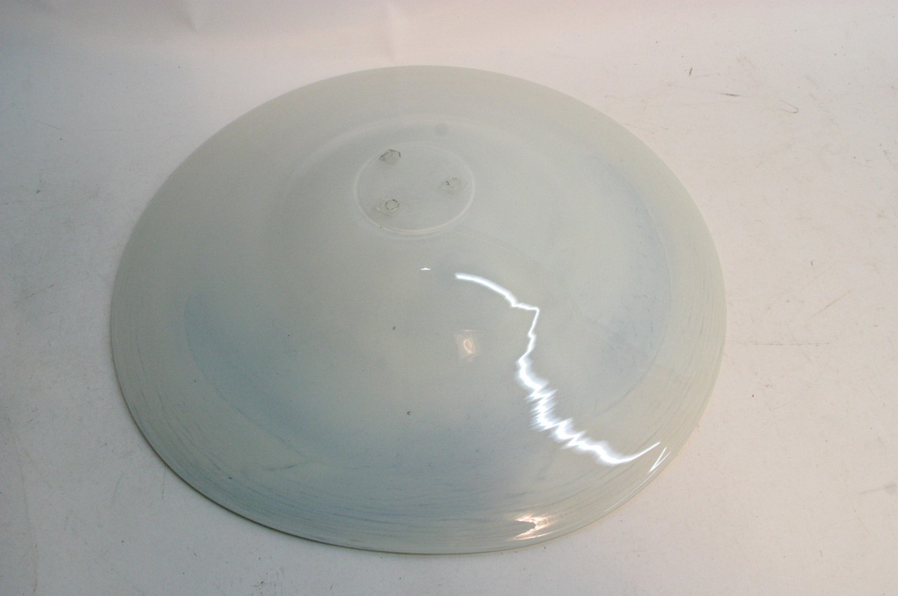 A contemporary art glass bowl in white decorated i - Bild 2 aus 2