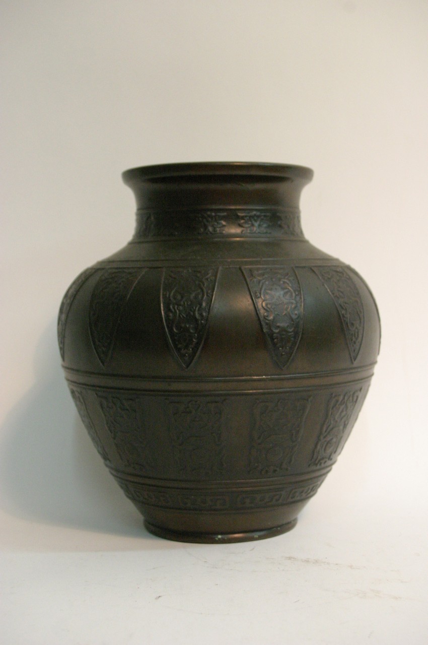 A 19th Century Oriental bronze vase of baluster fo - Image 4 of 6