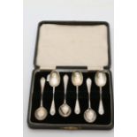 Six silver tea spoons, Birmingham 1936 (boxed)