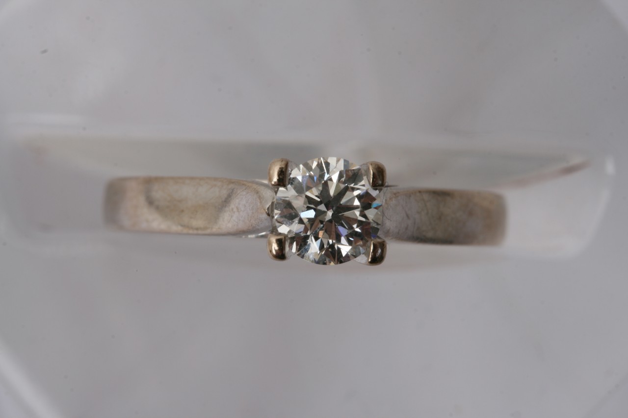 An 18ct brilliant cut diamond ring, 048ct, approx - Image 4 of 8