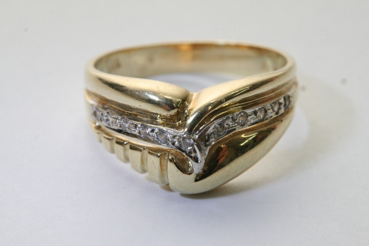A 14ct yellow gold and diamond set dress ring - Image 2 of 3