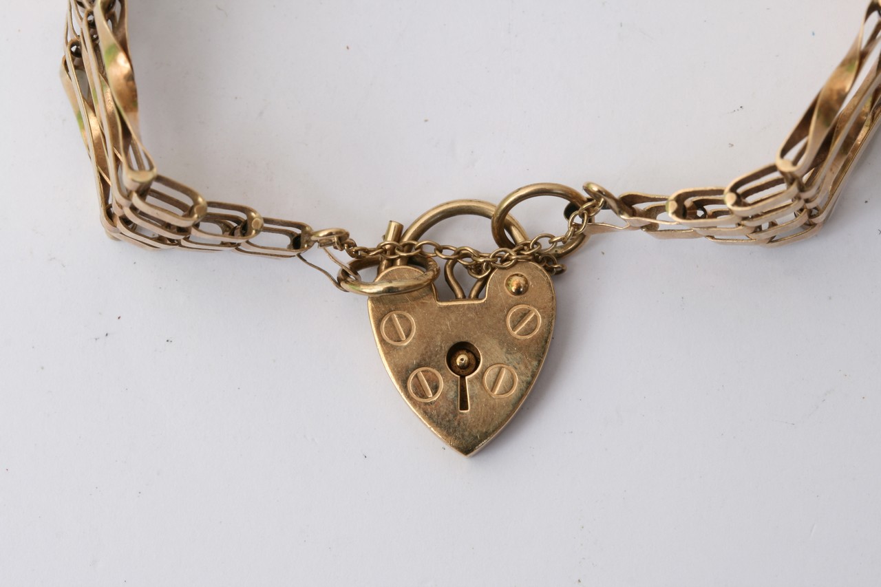 A 9ct gold bracelet, approx 11g. - Image 2 of 3