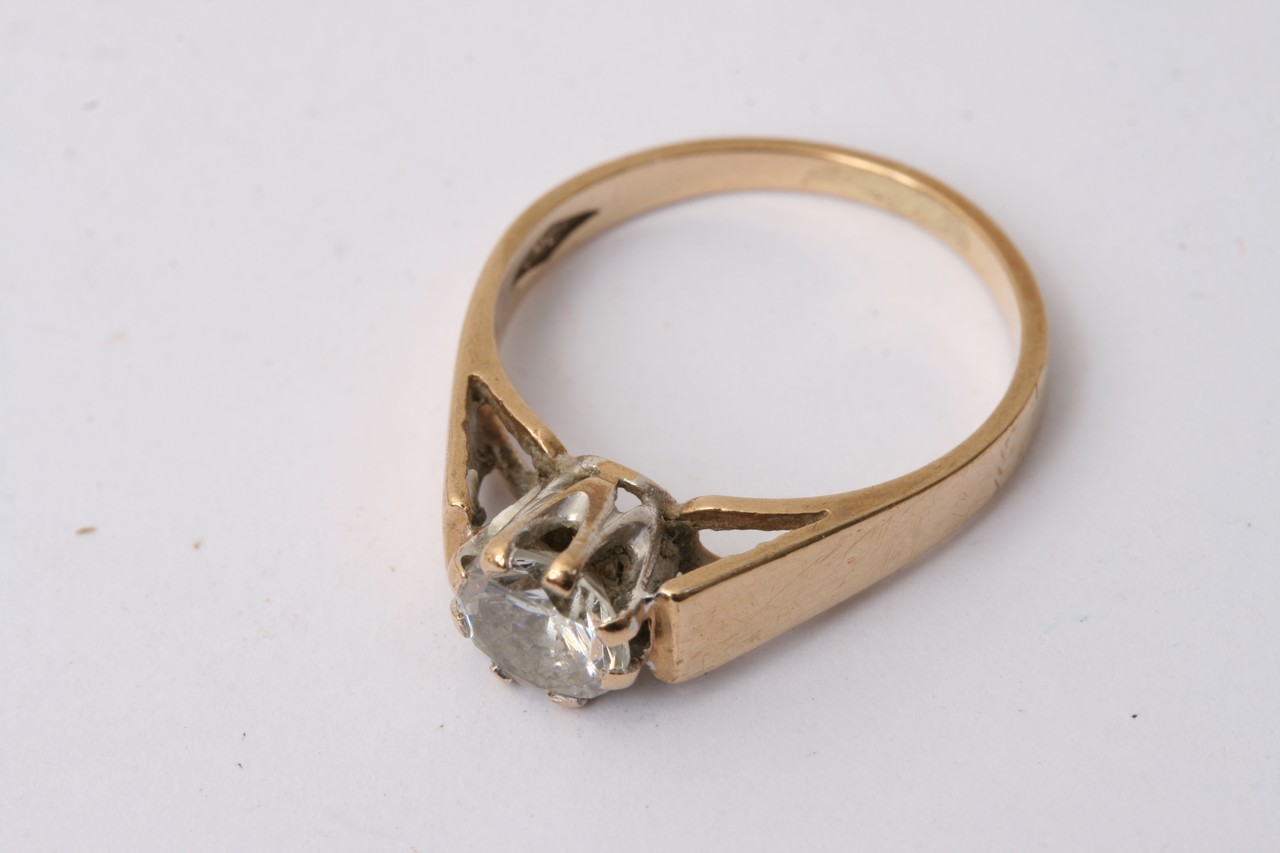 A 9ct gold solitaire ring - Image 7 of 7