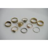 Ten gold rings of various design, 23g approx