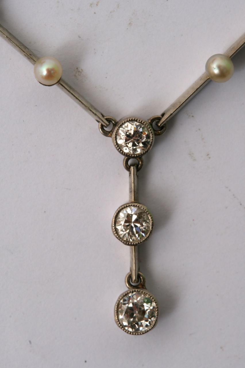 An Art Deco style necklace with drop diamond and p - Image 2 of 3