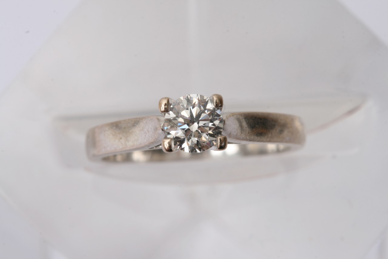 An 18ct brilliant cut diamond ring, 048ct, approx - Image 6 of 8