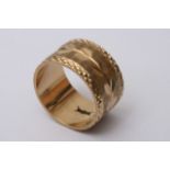 A 9ct gold wedding band ring (approx 9 grams)