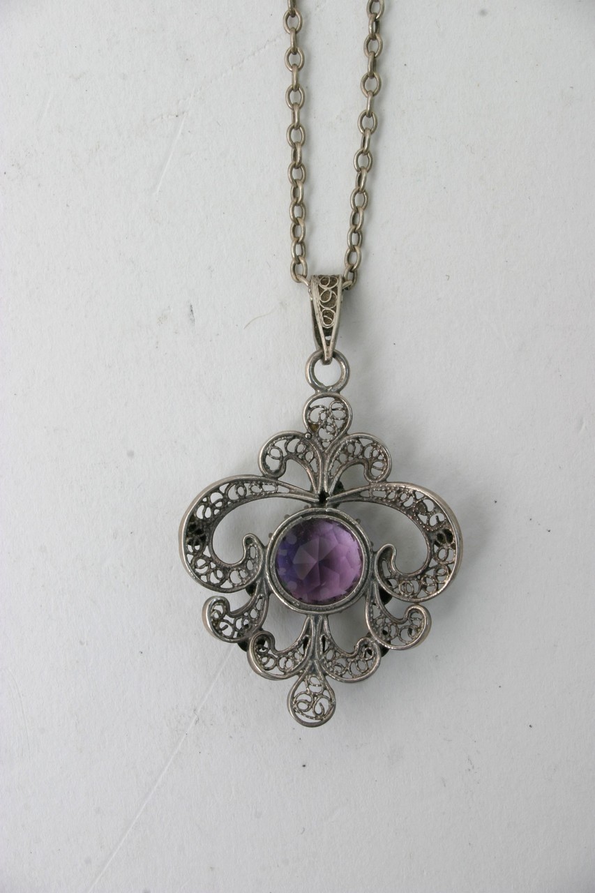 A vintage silver necklace with attached amethyst p - Image 3 of 3