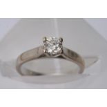 An 18ct brilliant cut diamond ring, 048ct, approx