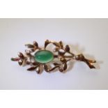 A 9ct gold green cabachon jade spray brooch.