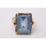 A 9ct gold ring inset with blue tourmaline