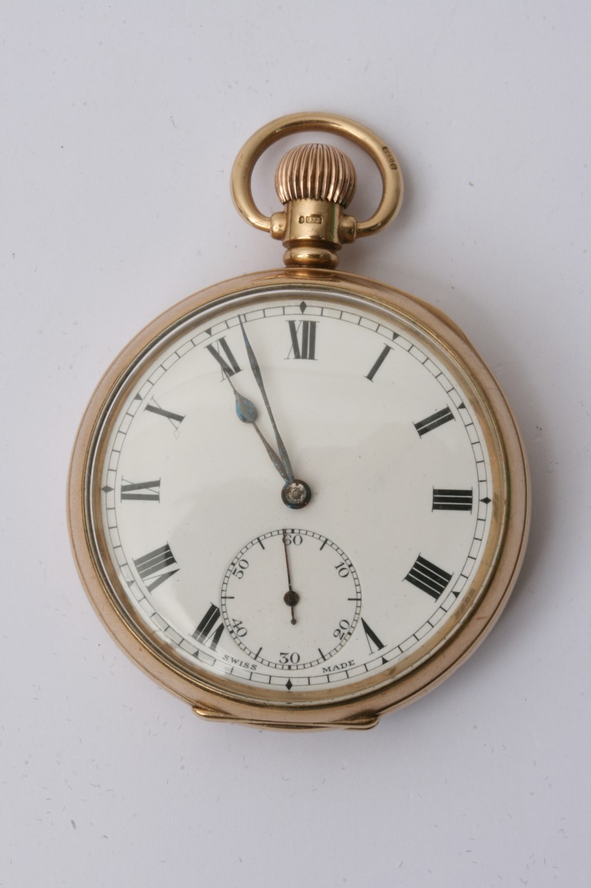 A 9ct gold Swiss made button wind pocket watch 17