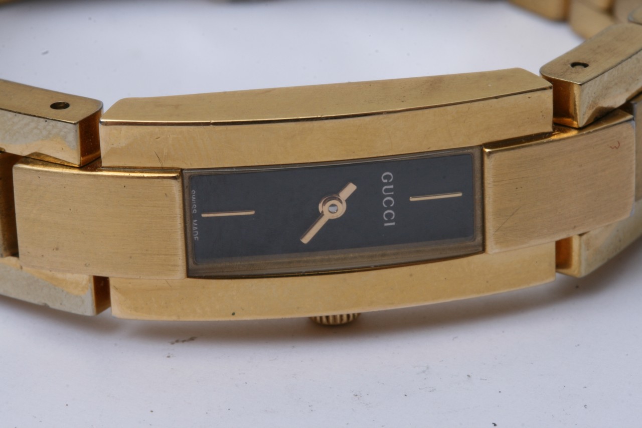 Two Gucci ladies wristwatches (46001 and 42001), b - Image 2 of 7
