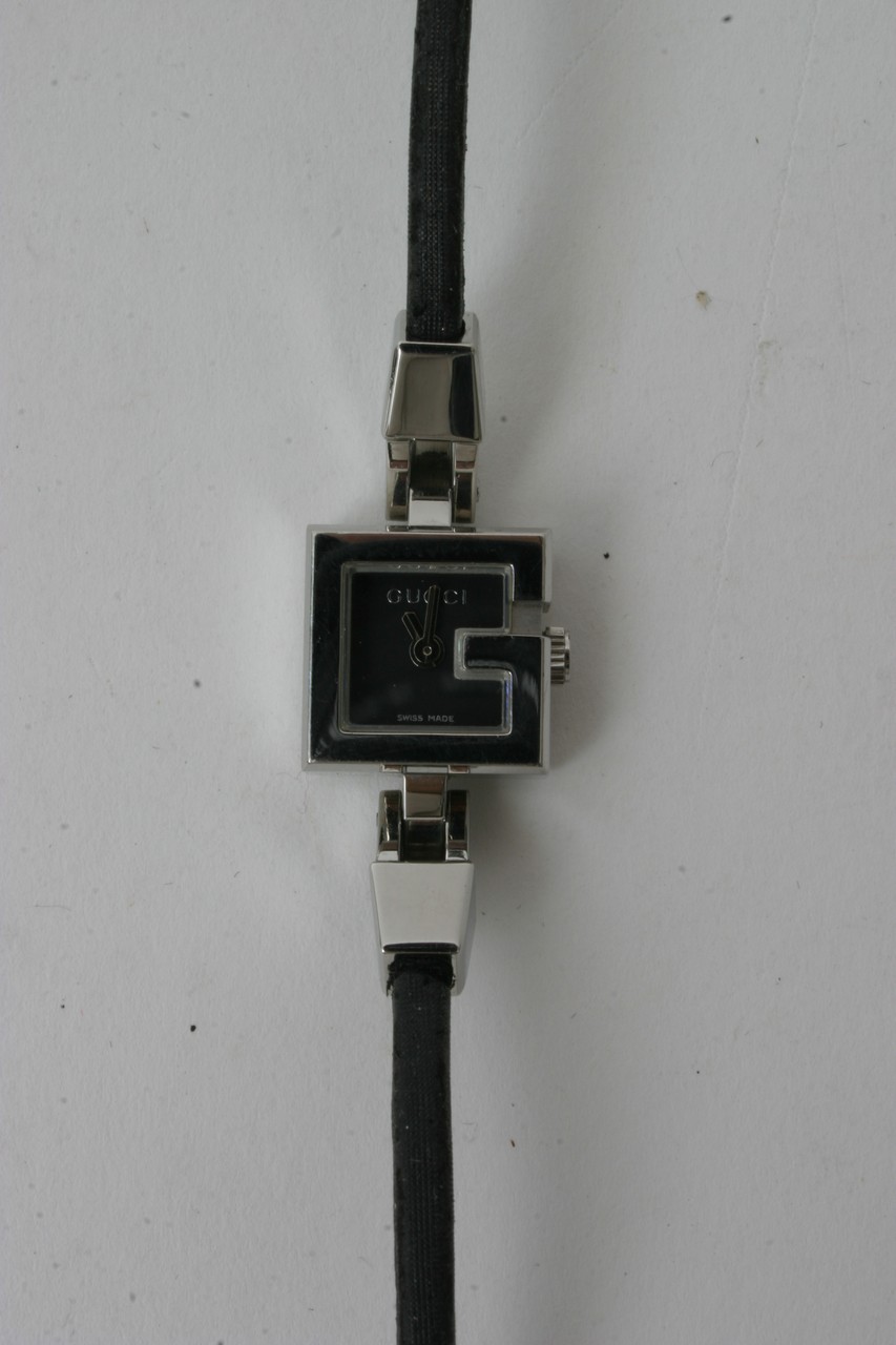 A Ladies mini G watch with certification - Image 5 of 6