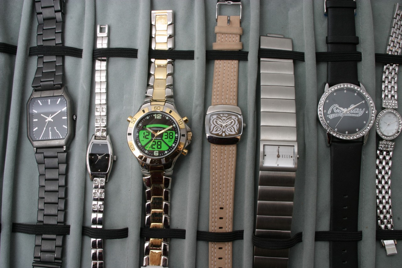 A roll up case of 18 salesman sample watches - Image 2 of 5