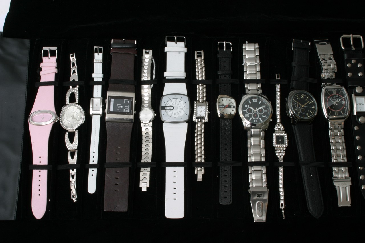 A roll up case of 18 salesman sample watches - Image 2 of 3